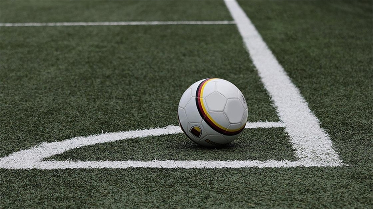 Futbolda TFF 2. Lig 32, TFF 3. Lig de 25.