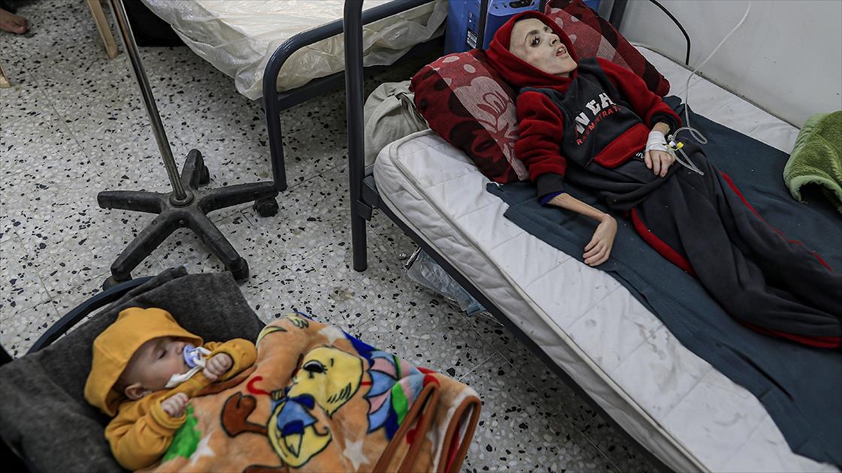 Gazze'deki Filistin Sağlık Bakanlığı, İsrail'in ablukası ve engellemeleri nedeniyle insani