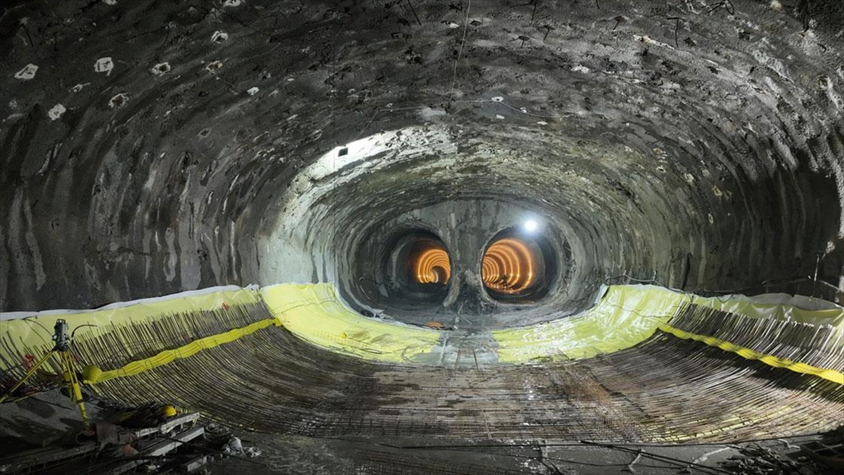 Kocaeli'de Gebze OSB-Darıca Sahil metro hattında çalışmaların yüzde 80'i tamamlandı.