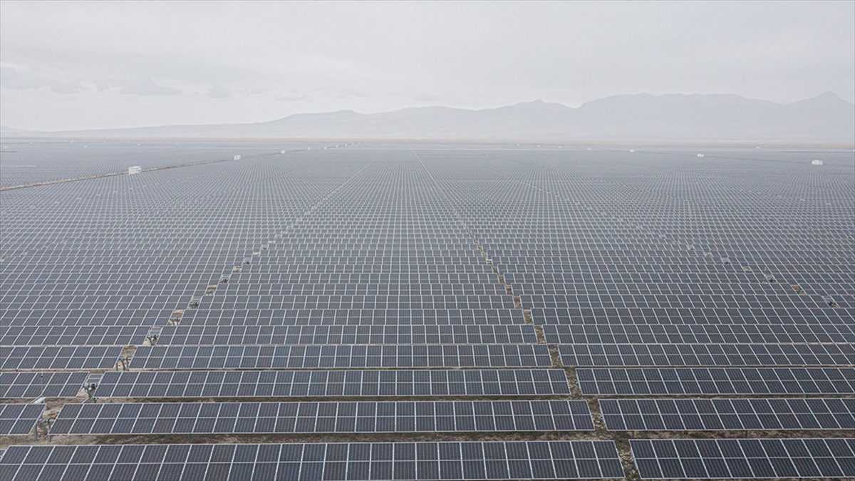 Türkiye'de güneş enerjisi kurulu gücünün ilk kez 12 bin megavatı
