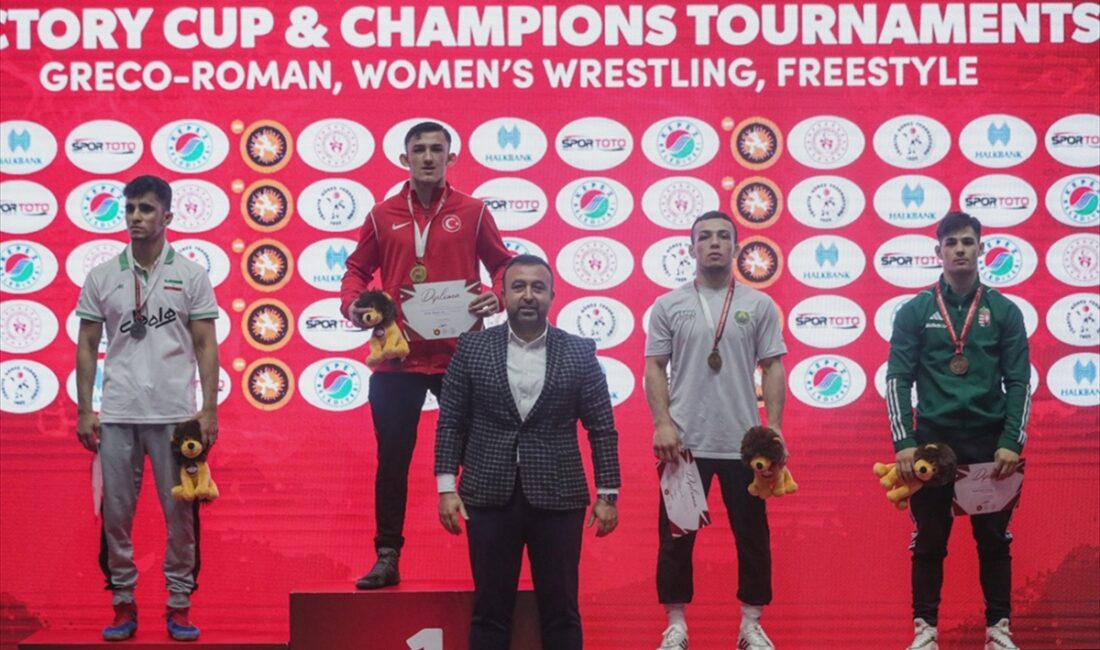 Güreş: Uluslararası Şampiyonlar Turnuvası - Antalya'da 350 sporcunun mücadele ettiği turnuvanın ilk gün müsabakaları