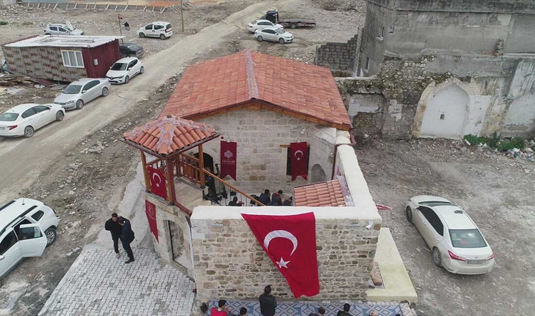 HATAY (AA) – Merkez Antakya ilçesi Kurtuluş Caddesi’nde bulunan mescit,