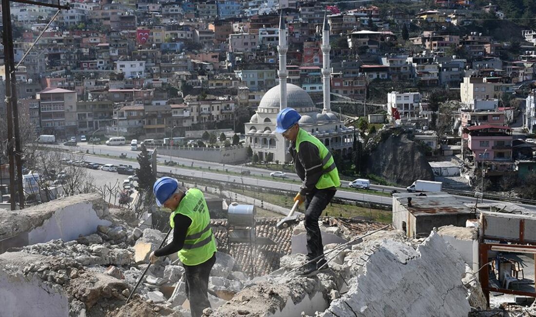 Hatay'ın Belen ilçesinde 6 Şubat 2023 depremlerinde ağır hasar alan