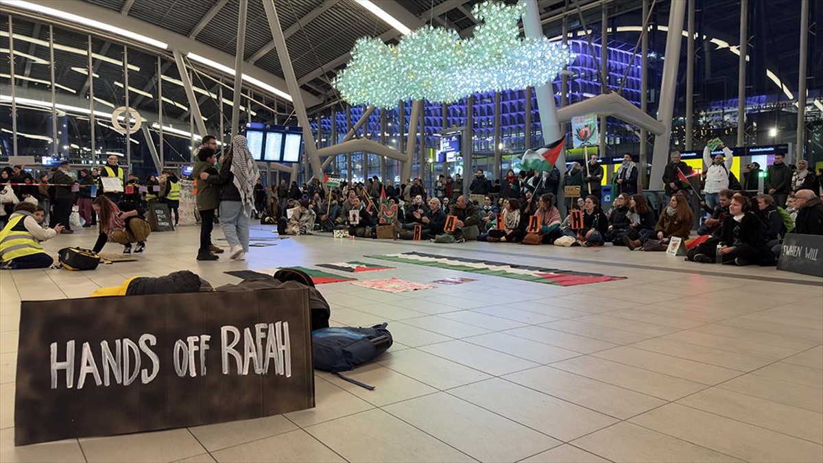 Hollanda'da Utrecht, Lahey, Amsterdam ve Rotterdam başta olmak üzere farklı