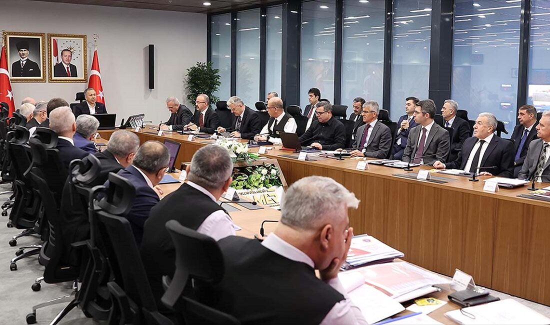 İçişleri Bakanı Ali Yerlikaya başkanlığında "Güvenlik Toplantısı" düzenlendi.