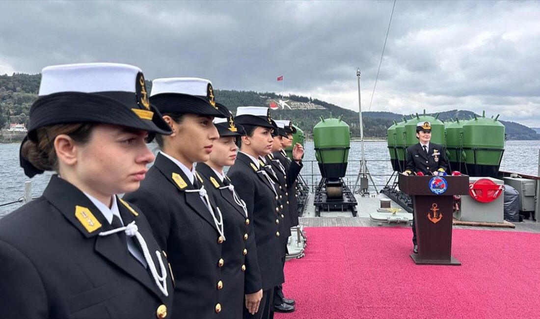 Türk Silahlı Kuvvetlerinin ilk kadın amirali Deniz Kuvvetleri Komutanlığı Savunma
