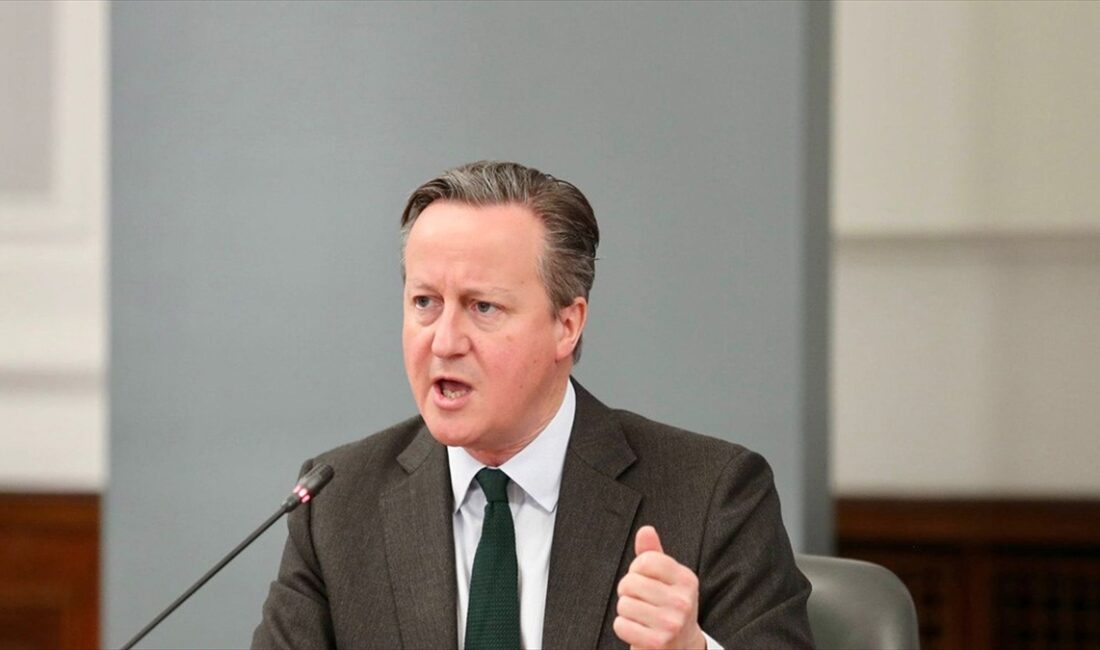 İngiltere Dışişleri Bakanı David Cameron, İsrail'in Gazze'ye elektrik ve su