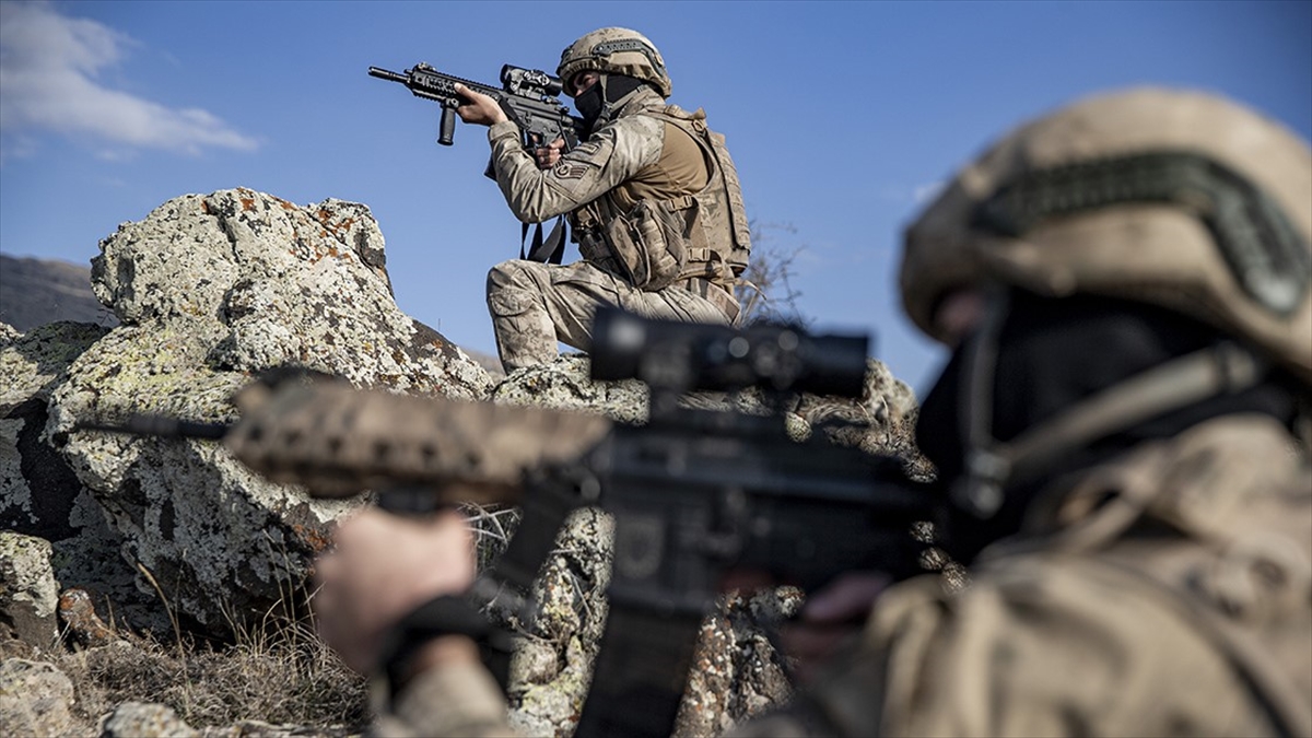 Milli Savunma Bakanlığı, Irak'ın kuzeyindeki Pençe-Kilit Operasyonu bölgesinde 3 PKK'lı
