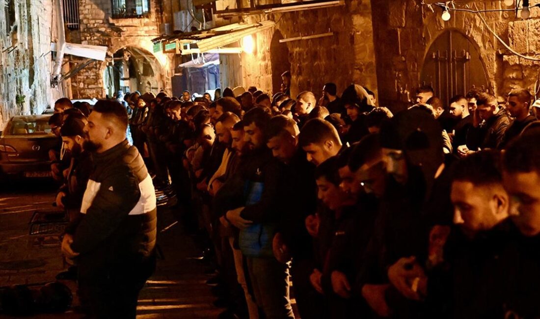 İsrail polisi, Ramazan ayının ilk teravihini işgal altındaki Doğu Kudüs'ün