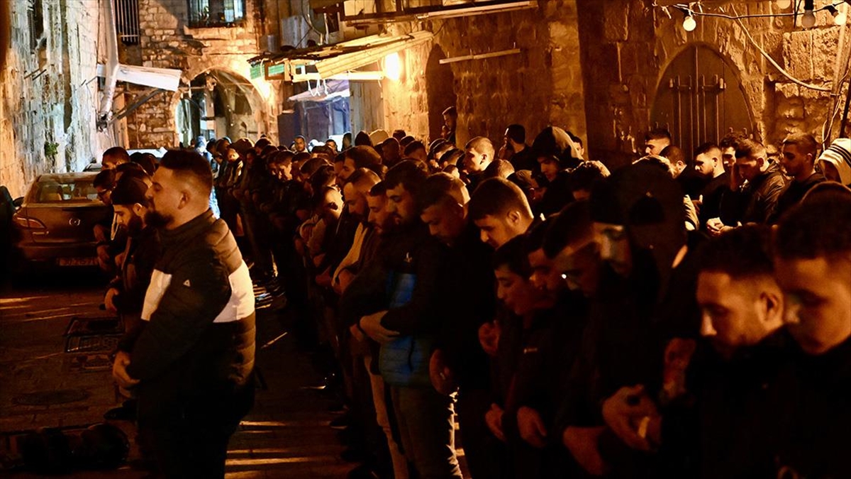 İsrail polisi, Ramazan ayının ilk teravihini işgal altındaki Doğu Kudüs'ün