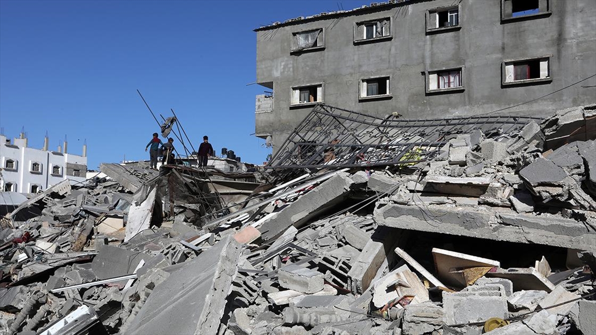 İsrail ordusunun, halkı aç ve susuz bırakıp yardımların ulaşmasını engelleyerek