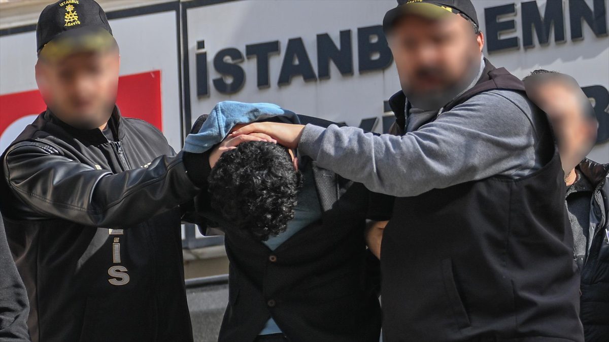 Diyarbakır'da "Filozof Ramazan" lakabıyla bilinen Ramazan Pişkin'i, Fatih'te işlettiği çay