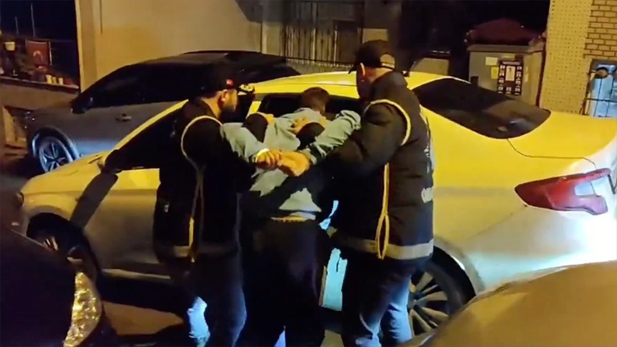 Bakan Yerlikaya, İstanbul'da düzenlenen "Mahzen-22" operasyonunda, "Nusr-Et" isimli iş yerine