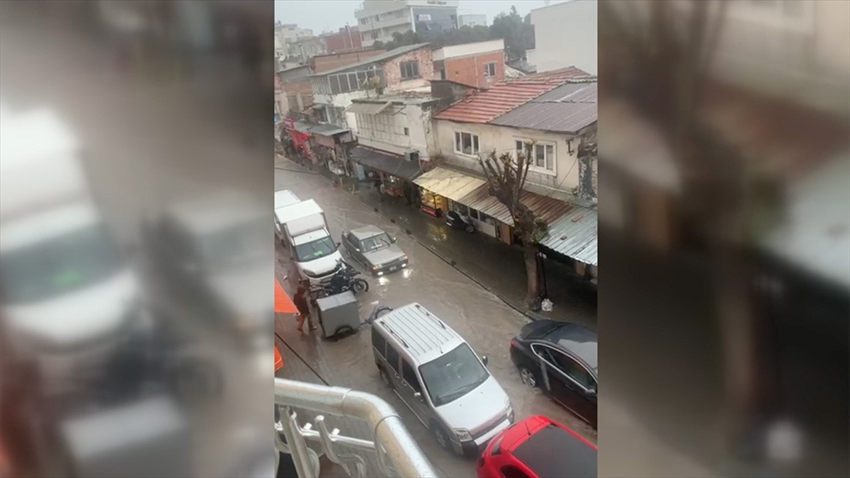 İzmir'in Dikili ilçesinde sağanak sonrası yollarda su birikintileri oluştu, bir