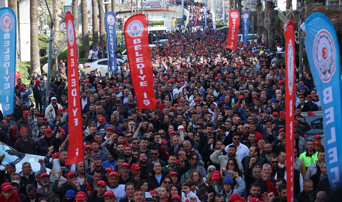 İzmir Büyükşehir Belediyesi bünyesinde çalışan Belediye İş Sendikası üyesi bir