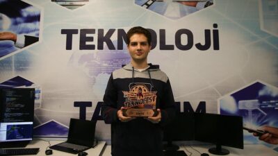 İzmirli lise öğrencisi Yaman Çakaroğlu, Japonya'daki Okyanus Politikası Araştırma Enstitüsü