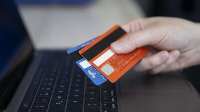 Bankalararası Kart Merkezi (BKM) verilerine göre, kredi kartları, banka kartları