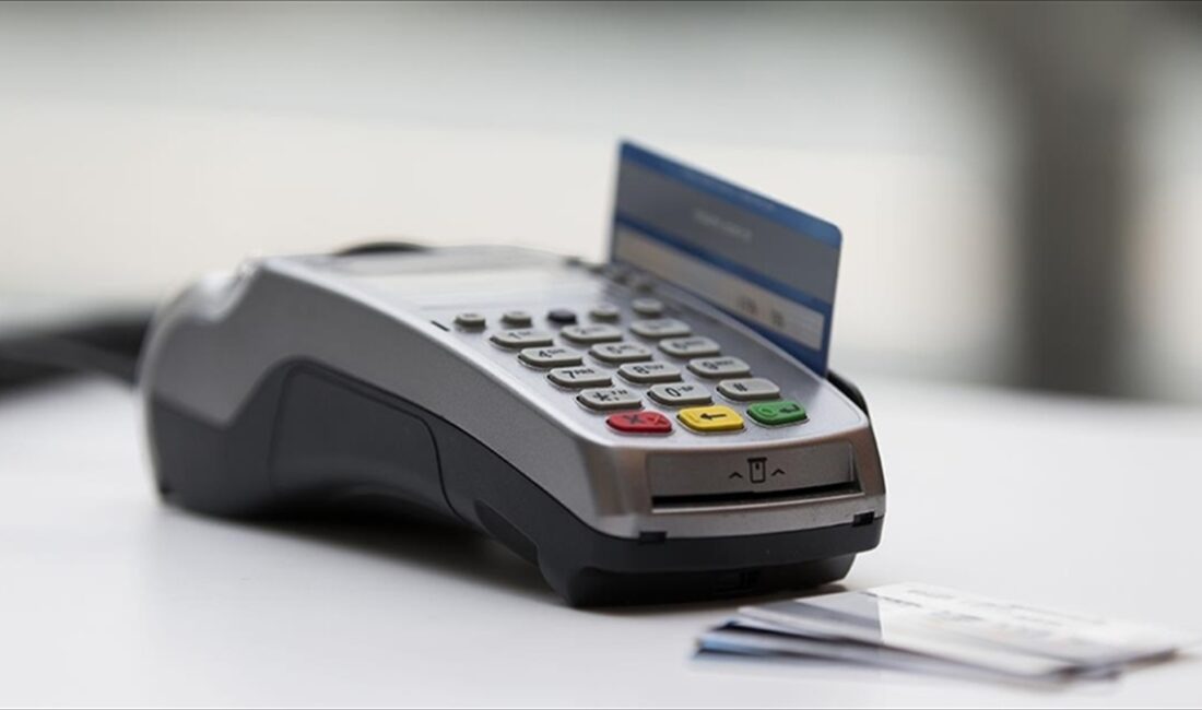 Bankalararası Kart Merkezi (BKM) verilerine göre, kredi kartları, banka kartları