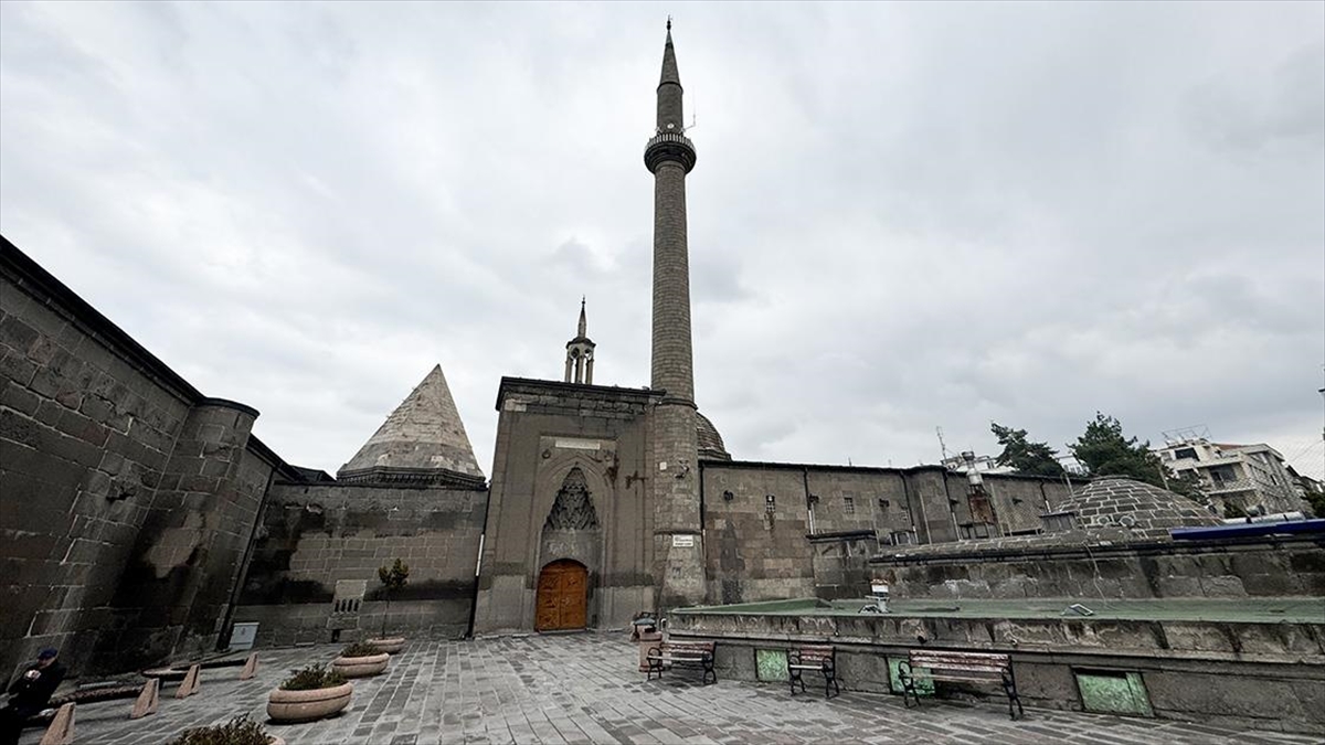 KAYSERİ (AA) – Anadolu Selçuklu, Beylikler ve Osmanlı dönemlerinde kadınların
