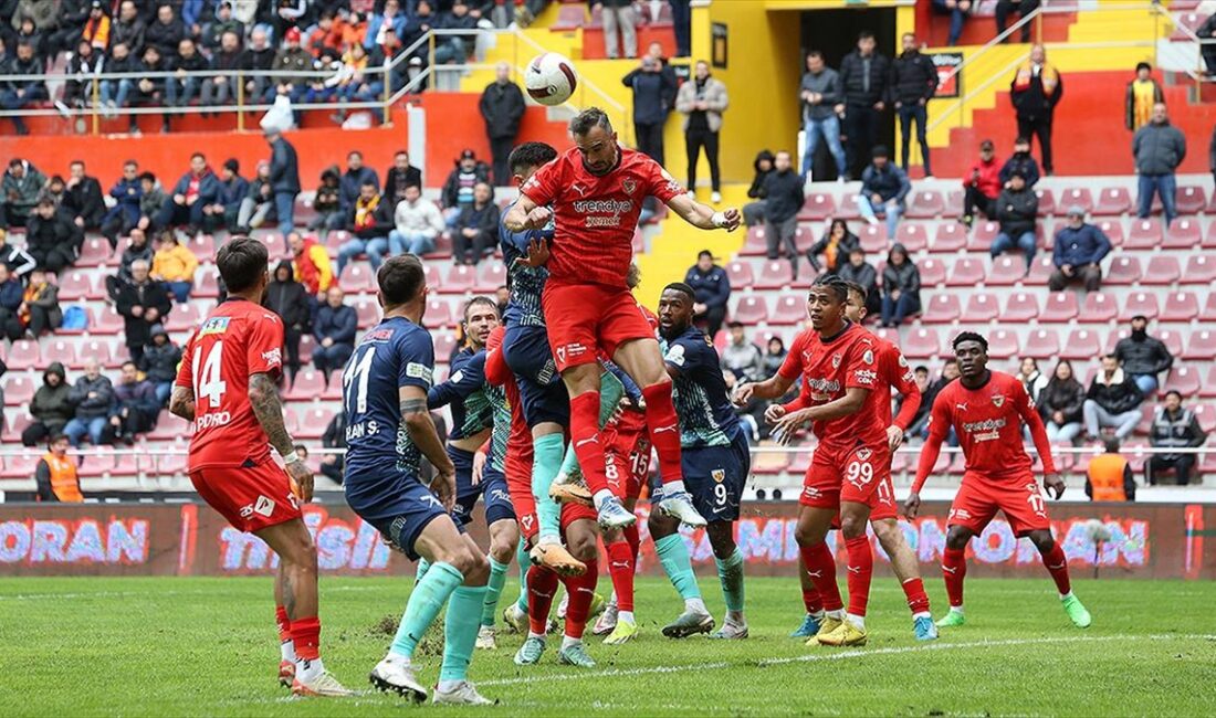 Trendyol Süper Lig'in 29. haftasındaki Mondihome Kayserispor-Atakaş Hatayspor karşılaşması 1-1