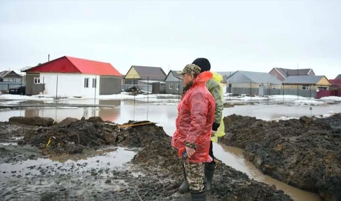 Kazakistan’da eriyen kar suyunun köylere taşması sonucu 2 binden fazla