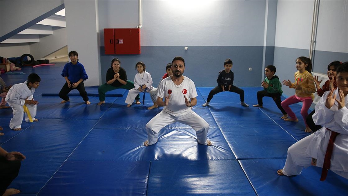 Hatay'daki Üsküdar Konteyner Kent'in müdür yardımcısı Ümit Arslan'ın haftada 3