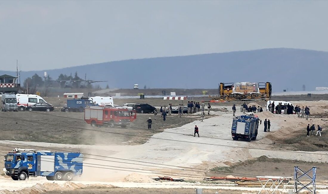 Konya'da düşen askeri eğitim uçağının pilotu sağ kurtuldu, uçağın düştüğü