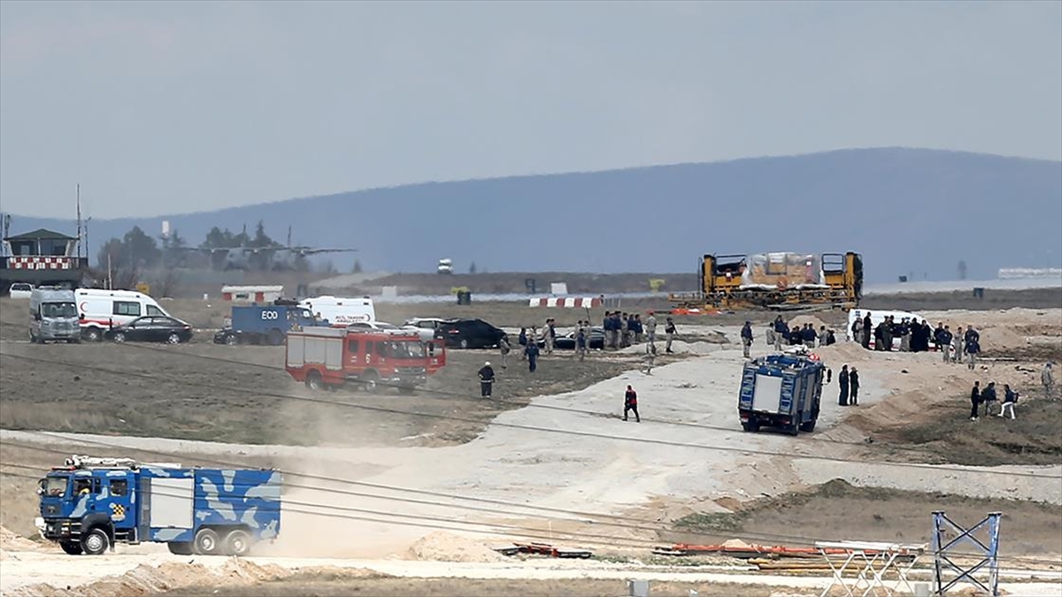 Konya'da düşen askeri eğitim uçağının pilotu sağ kurtuldu, uçağın düştüğü