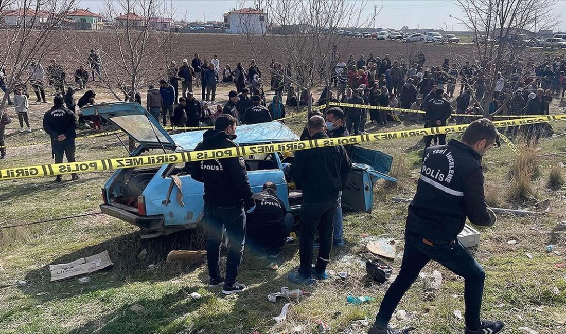 Konya'da otomobilin otobüs durağında bekleyenlere çarpması sonucu 4 kişi hayatını