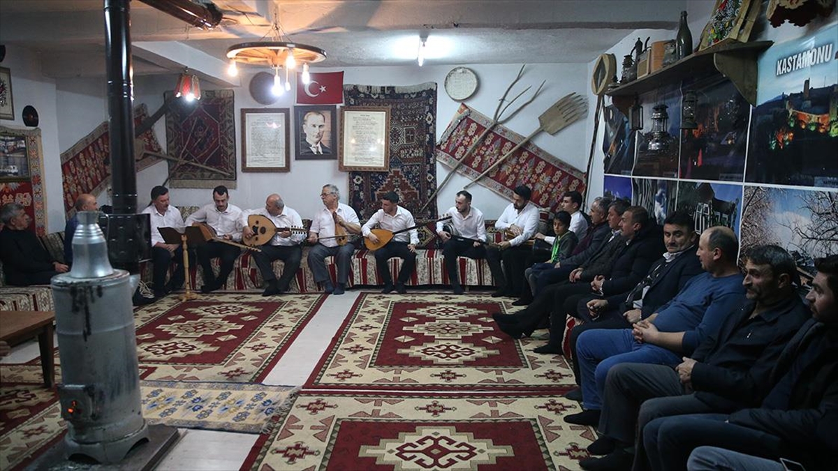 Kastamonu'nun Karaş köyünde gelenek olan "muhabbet geceleri", hem köy kültürünün