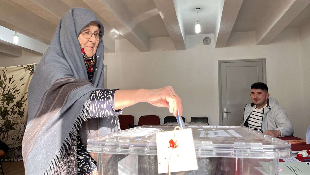 Çanakkale'nin Çan ilçesine bağlı Kazabat köyünde yaşayan 6 seçmen, Yüksek