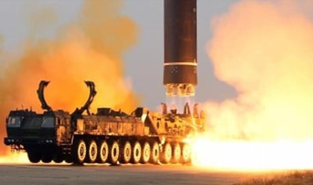 Kuzey Kore lideri Kim Jong-un, yeni orta menzilli hipersonik füzenin