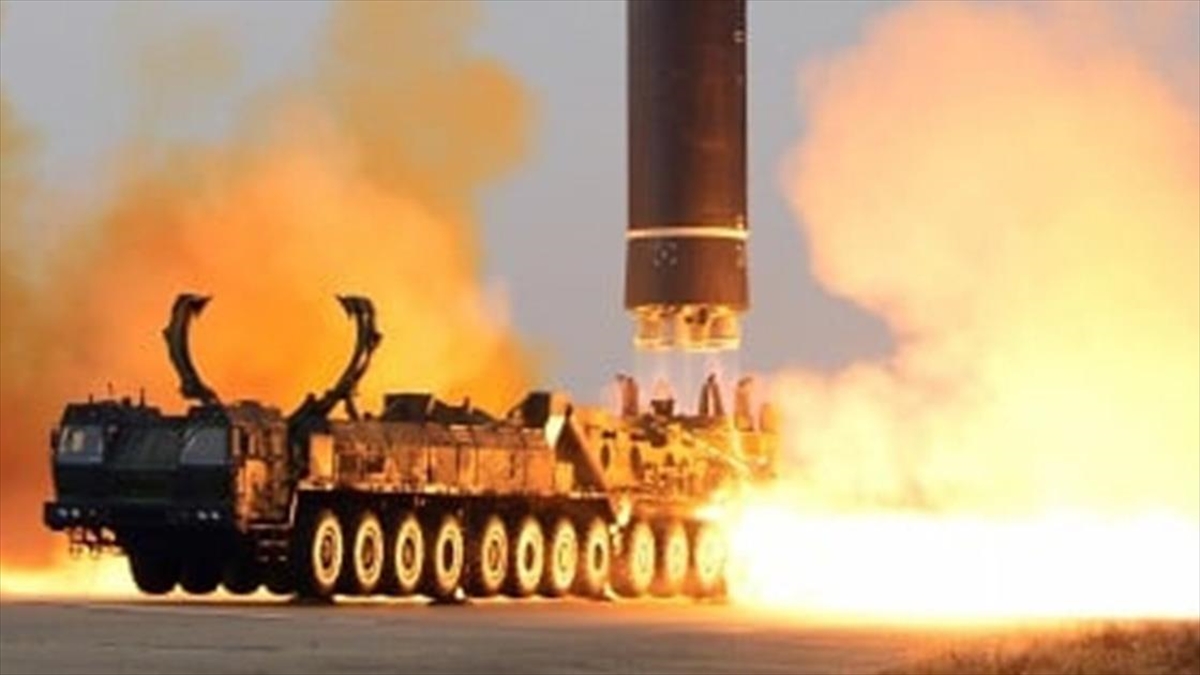 Kuzey Kore lideri Kim Jong-un, yeni orta menzilli hipersonik füzenin