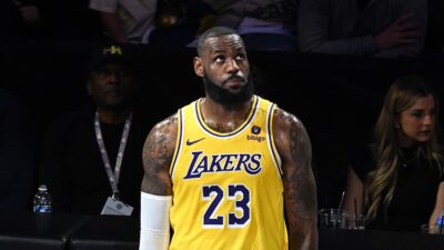 Los Angeles Lakers'ın yıldızı LeBron James, Denver Nuggets'a 124-114 yenildikleri