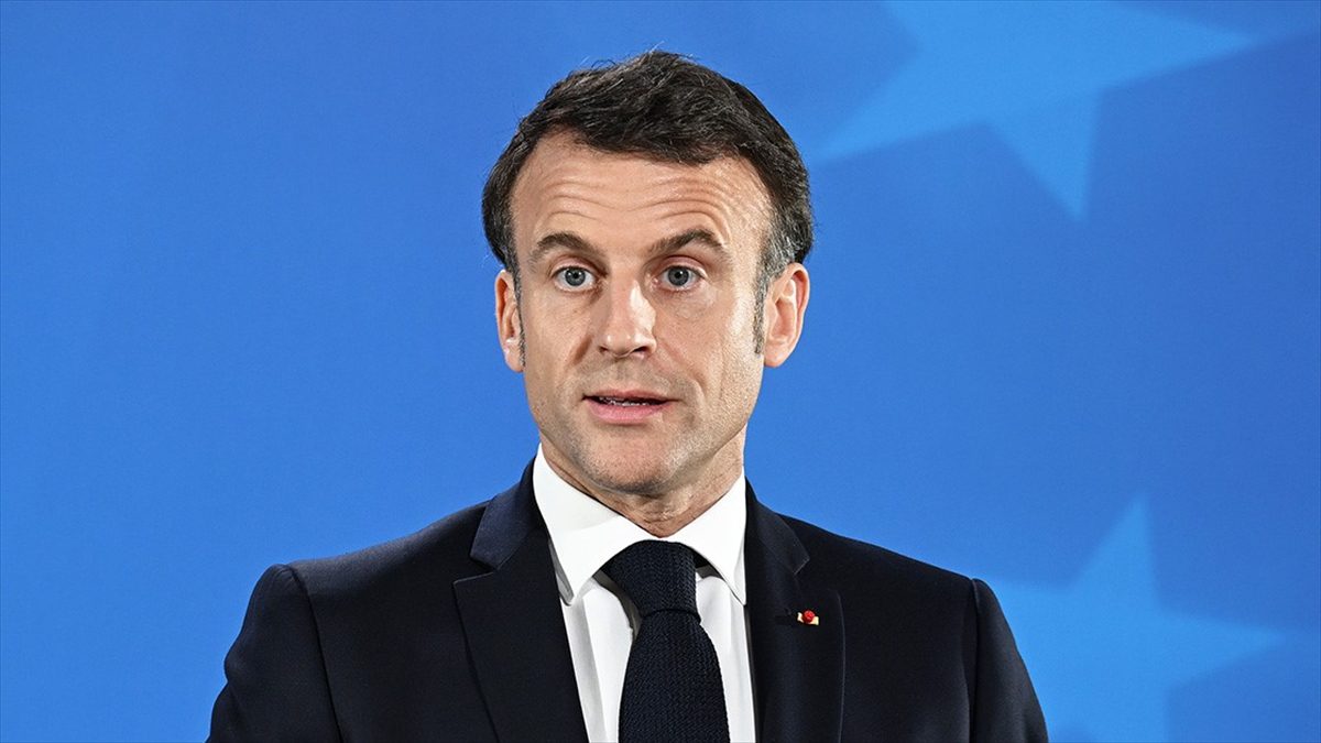 Fransa Cumhurbaşkanı Emmanuel Macron, Filistinlilerin Refah'tan zorla çıkarılmasının "savaş suçu"