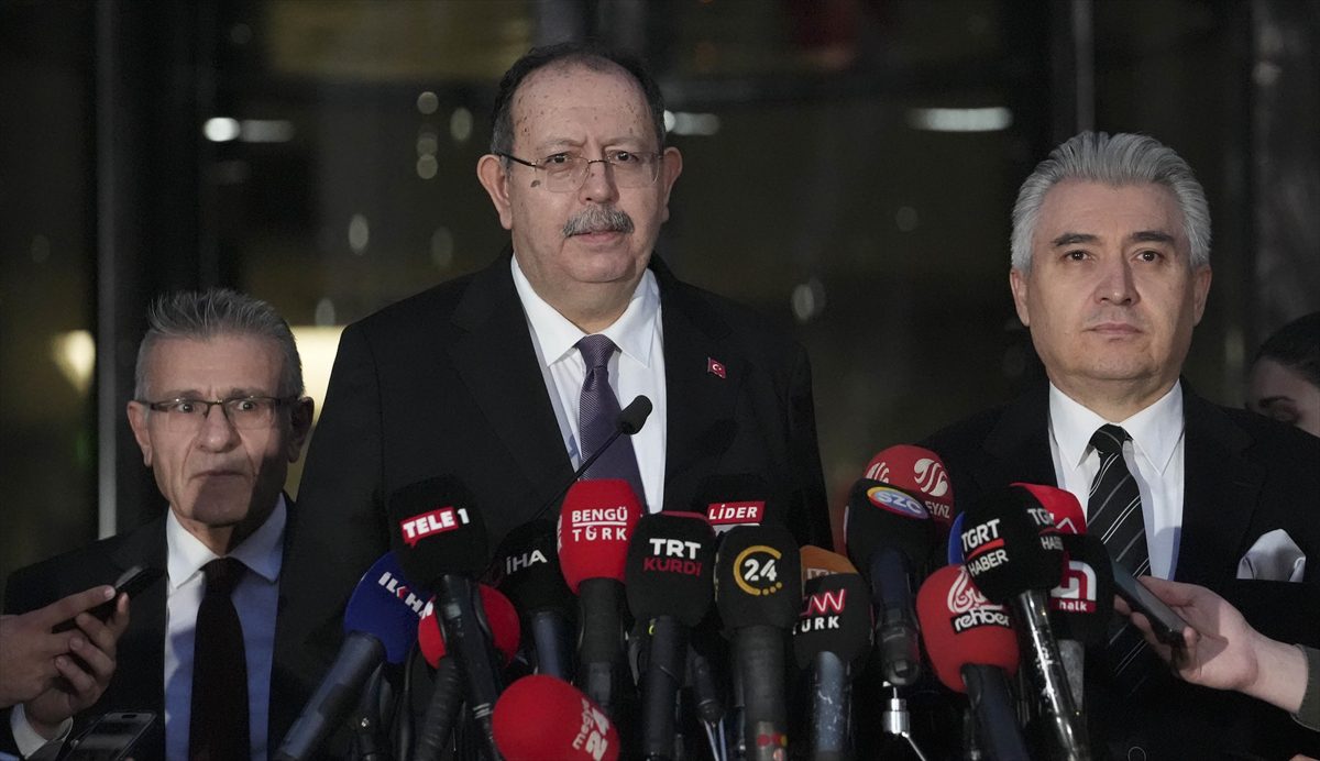 ANKARA (AA) – Yener, YSK önünde basın mensuplarına yaptığı açıklamada,