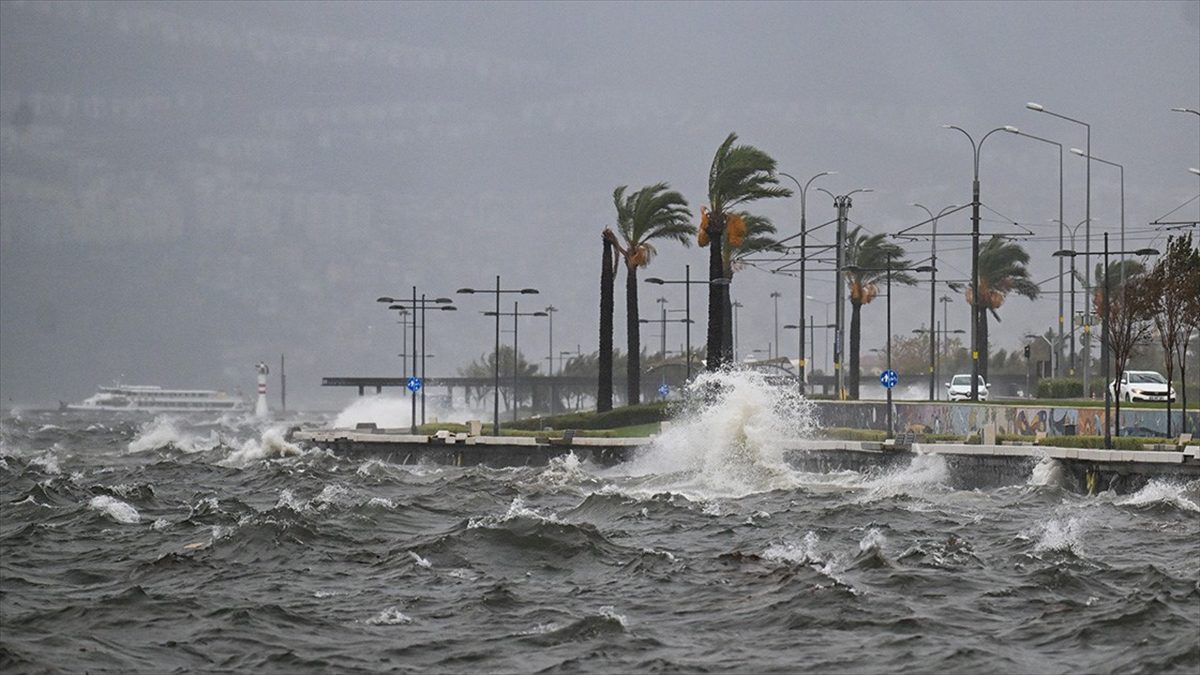 Marmara'nın güneyi ve Ege'nin batısında yerel kuvvetli yağış uyarısında bulunuldu.