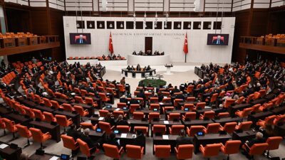 Enerji ve turist rehberliği alanlarında düzenlemeler içeren iki kanun teklifi