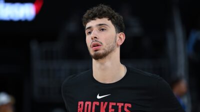 Amerikan Basketbol Ligi (NBA) takımlarından Houston Rockets forması giyen milli