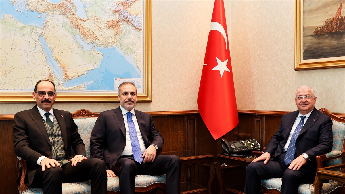 Milli Savunma Bakanı Yaşar Güler, Dışişleri Bakanı Hakan Fidan ve