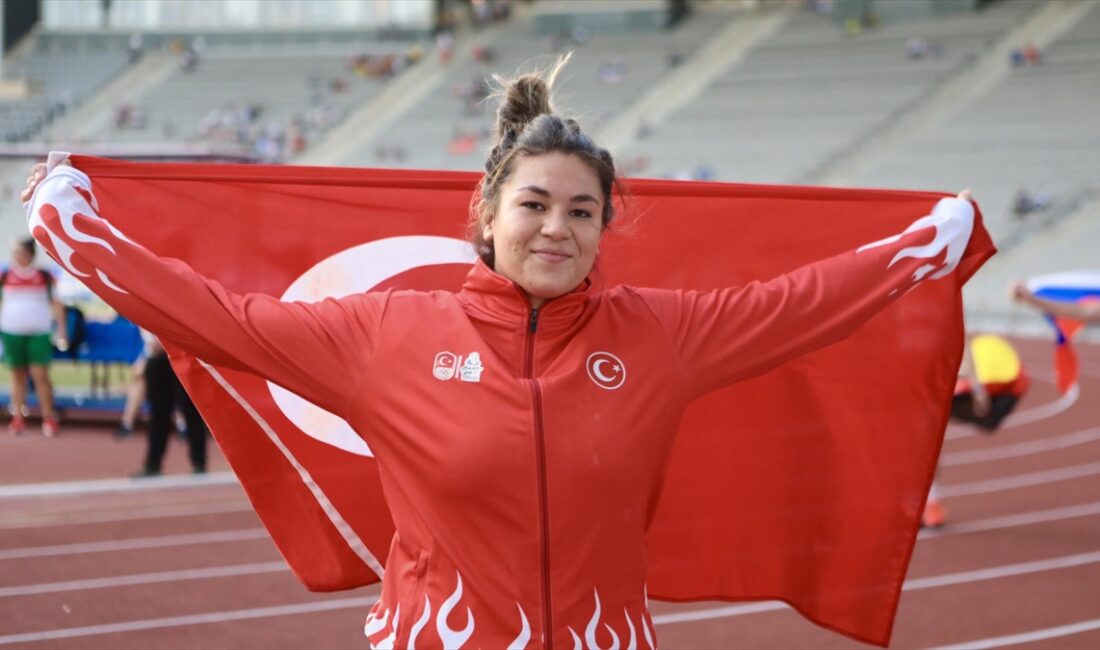 Özlem Becerek ikinci atışında elde ettiği 55.07'lik derecesi ile 23