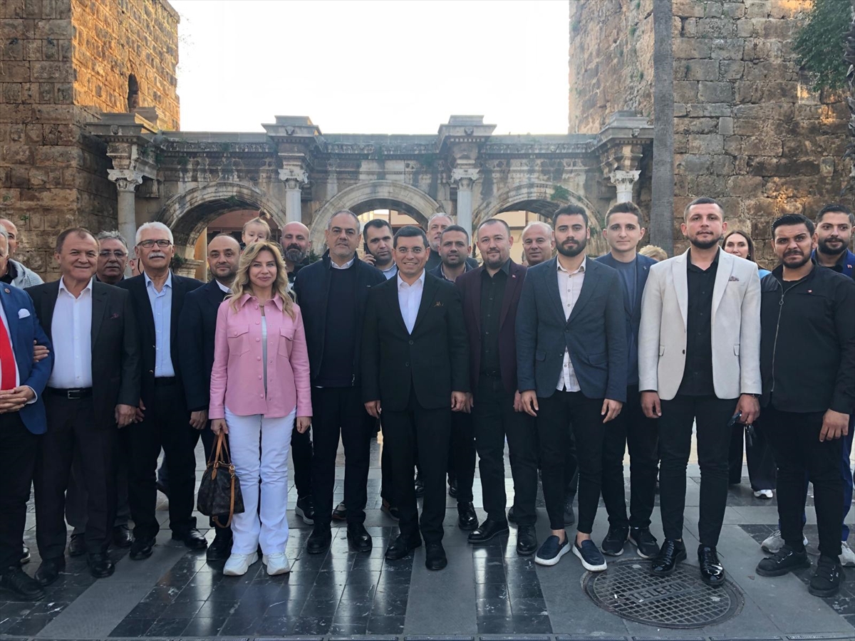 Muratpaşa Belediye Başkan Adayı Manavoğlu, ziyaretlerde bulundu