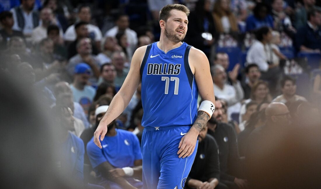 Amerikan Basketbol Ligi'nde (NBA) Dallas Mavericks, sahasında Miami Heat'i 114-108