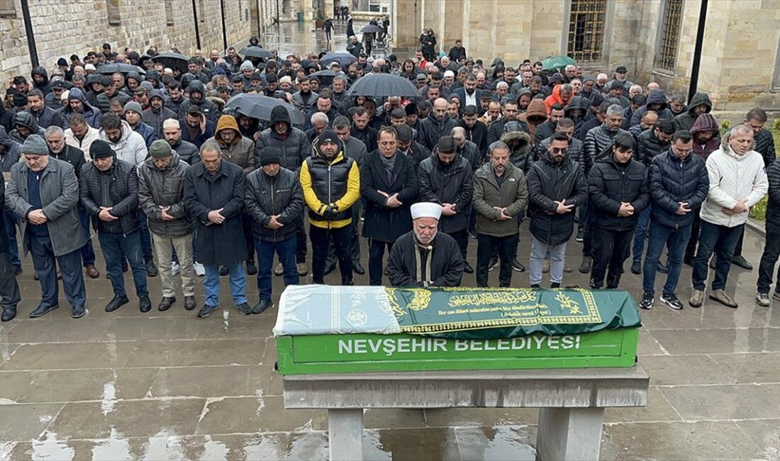 Nevşehir'de ozon tedavisi gördüğü özel klinikte rahatsızlanarak hastaneye kaldırılan kadın