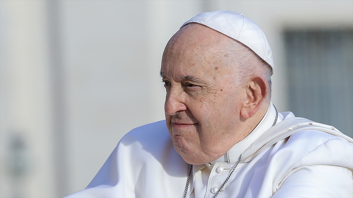 Katoliklerin ruhani lideri ve Vatikan Devlet Başkanı Papa Franciscus, tedavi