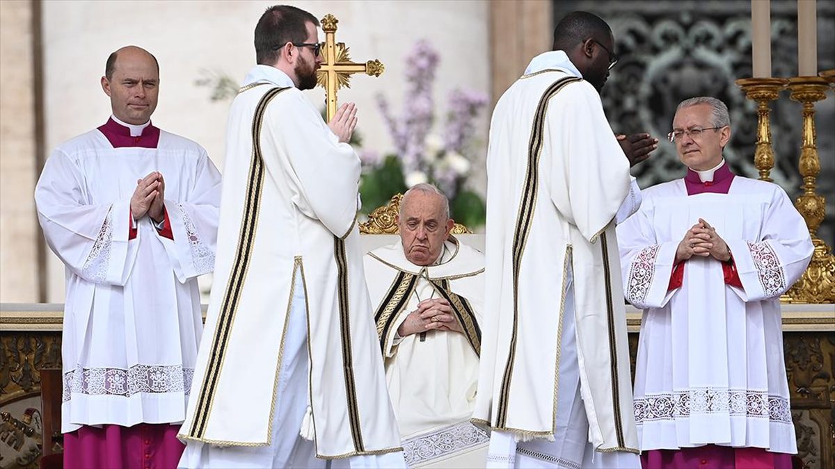 Katoliklerin ruhani lideri Papa Franciscus, Gazze'de insani yardıma erişimin garanti