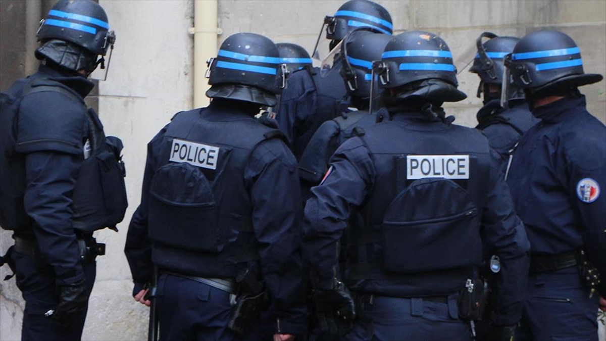 Fransız polisi, Paris Belediye Başkanı'nın yolsuzluk ve yasa dışı çıkar