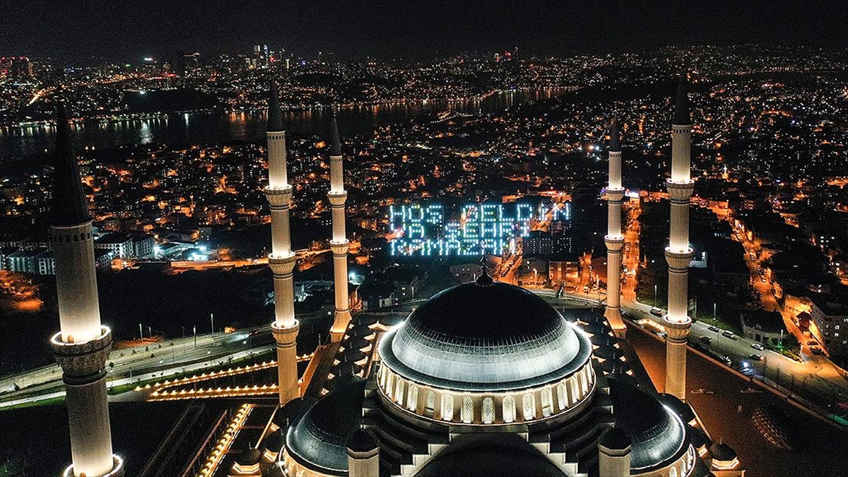 "On bir ayın sultanı" ramazanın ilk orucu için bu gece