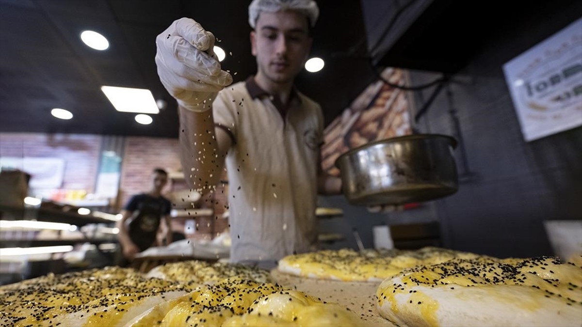 Ramazana sayılı günler kala, iftar sofralarının vazgeçilmezi ramazan pideleri için