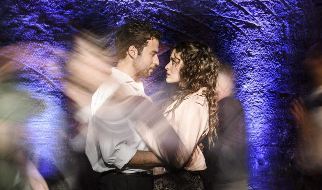 İngiliz yazar William Shakespeare'in asırlardır sahnelenen oyunu "Romeo ve Juliet",